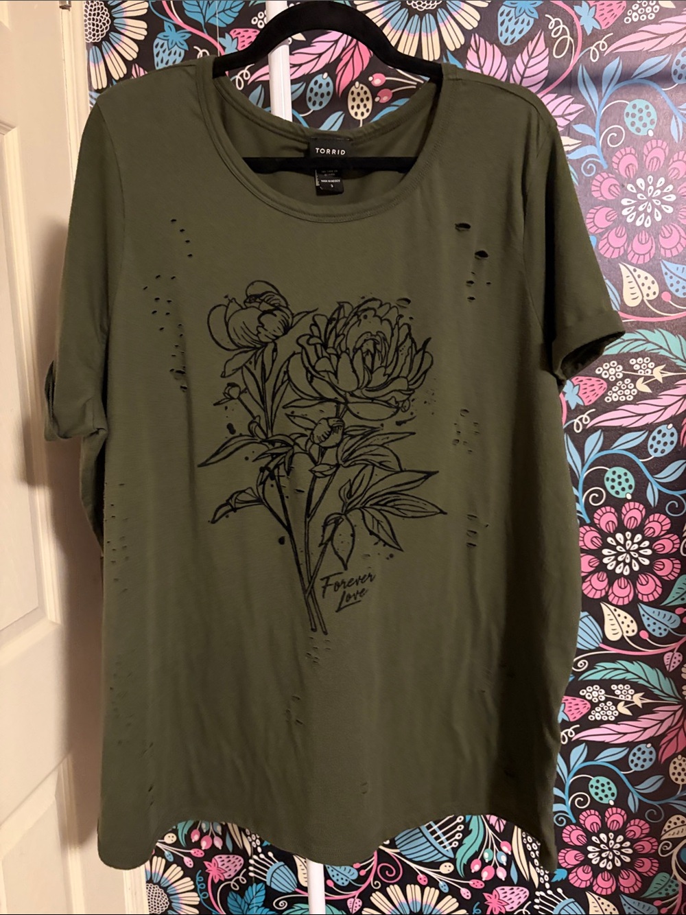 torrid Olive Green Short Sleeve Tee with Black Floral Sketch